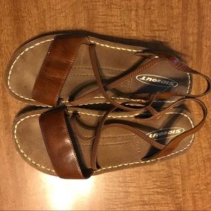Sideout Brown leather sandals